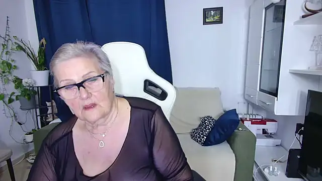Selenna57 online show from April 18, 2026, 5:17 pm