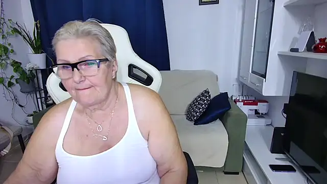 Selenna57 online show from April 22, 2026, 5:25 pm