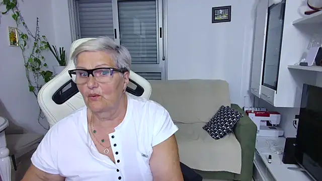 Selenna57 online show from May 19, 2026, 5:52 pm