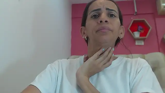 Snapshot of Amber_Moore chatting on October 4, 2025, 3:43 pm Amber Moore online show from October 4, 2025, 3:43 pm
