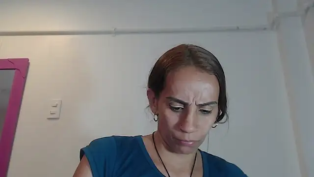Snapshot of Amber_Moore chatting on October 23, 2025, 1:38 am Amber Moore online show from October 23, 2025, 1:38 am