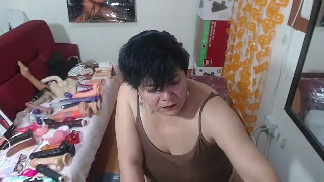 Snapshot of angelitolove727 chatting on November 17, 2025, 11:43 pm angelitolove727 online show from November 17, 2025, 11:43 pm