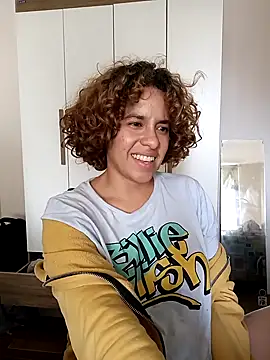 EmmaMelissa0521 online show from February 5, 2025, 7:53 pm