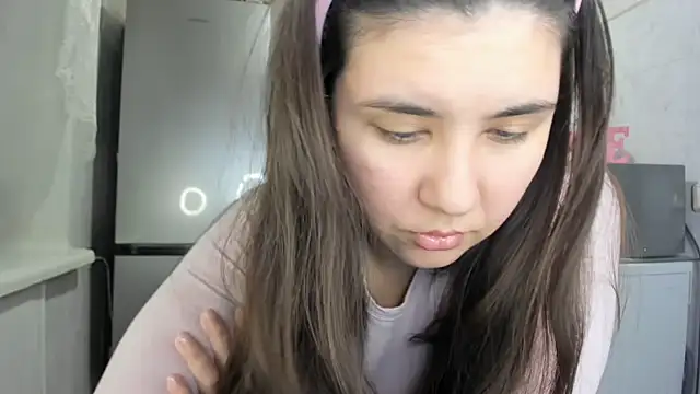 MiaMarrone online show from December 22, 2025, 2:08 am