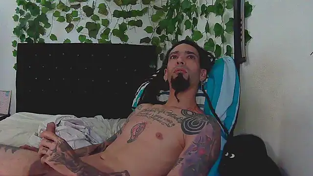 caribbeanlover1 online show from December 15, 2025, 1:37 pm