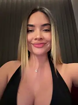 Snapshot of AnaCarrera chatting on November 17, 2025, 7:41 pm AnaCarrera online show from November 17, 2025, 7:41 pm