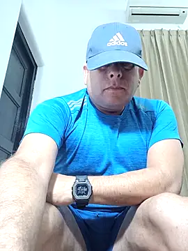 chicoguapo8 online show from September 18, 2025, 1:40 am