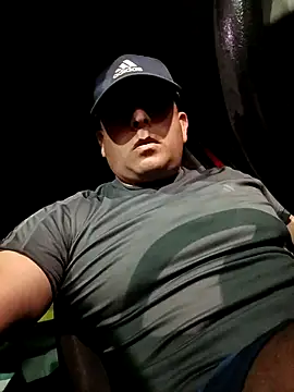 chicoguapo8 online show from September 23, 2025, 11:52 pm