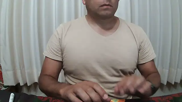 chicoguapo8 online show from December 18, 2025, 5:57 am