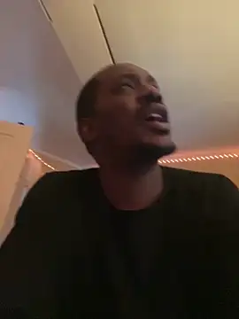 Makeyoucumallover online show from March 4, 2026, 10:27 pm