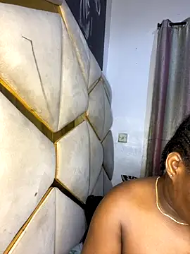 catty3232 online show from October 4, 2025, 11:58 pm