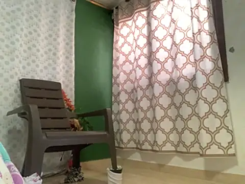 Snapshot of Estefani_32 chatting on February 5, 2026, 2:22 pm Estefani 32 online show from February 5, 2026, 2:22 pm