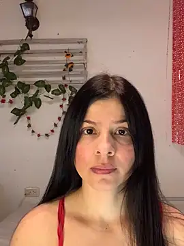 Snapshot of Estefani_32 chatting on February 10, 2026, 2:21 pm Estefani 32 online show from February 10, 2026, 2:21 pm