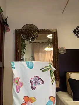 Snapshot of Estefani_32 chatting on February 20, 2026, 3:34 pm Estefani 32 online show from February 20, 2026, 3:34 pm