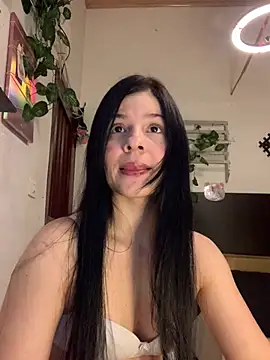 Snapshot of Estefani_32 chatting on February 23, 2026, 12:52 am Estefani 32 online show from February 23, 2026, 12:52 am