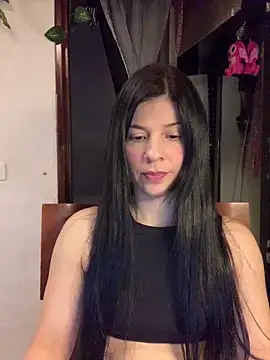 Snapshot of Estefani_32 chatting on February 25, 2026, 10:41 pm Estefani 32 online show from February 25, 2026, 10:41 pm