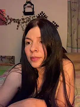 Estefani 32 online show from March 30, 2026, 9:49 pm