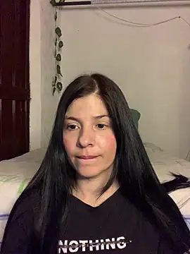 Snapshot of Estefani_32 chatting on June 18, 2026, 7:29 pm Estefani 32 online show from June 18, 2026, 7:29 pm