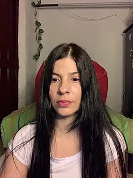 Snapshot of Estefani_32 chatting on June 19, 2026, 5:06 pm Estefani 32 online show from June 19, 2026, 5:06 pm