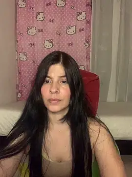 Snapshot of Estefani_32 chatting on June 21, 2026, 7:27 pm Estefani 32 online show from June 21, 2026, 7:27 pm