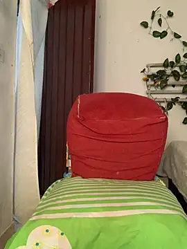 Snapshot of Estefani_32 chatting on June 23, 2026, 5:22 pm Estefani 32 online show from June 23, 2026, 5:22 pm