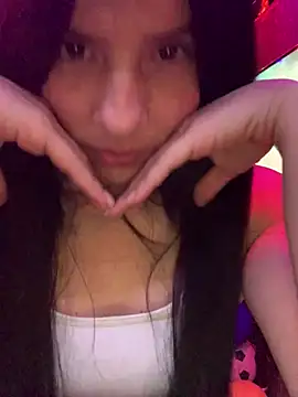 Snapshot of Estefani_32 chatting on June 27, 2026, 2:16 am Estefani 32 online show from June 27, 2026, 2:16 am