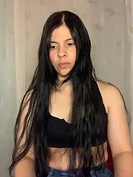Snapshot of Estefani_32 chatting on June 27, 2026, 8:58 pm Estefani 32 online show from June 27, 2026, 8:58 pm