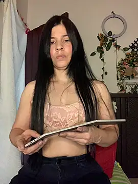 Snapshot of Estefani_32 chatting on June 29, 2026, 7:36 pm Estefani 32 online show from June 29, 2026, 7:36 pm