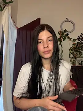 Snapshot of Estefani_32 chatting on June 30, 2026, 3:57 pm Estefani 32 online show from June 30, 2026, 3:57 pm