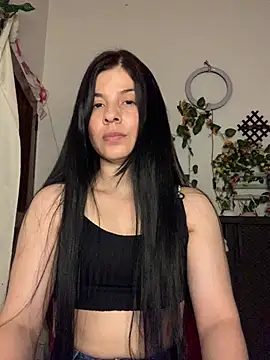 Snapshot of Estefani_32 chatting on July 1, 2026, 6:40 pm Estefani 32 online show from July 1, 2026, 6:40 pm