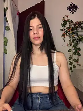 Snapshot of Estefani_32 chatting on July 10, 2026, 2:41 pm Estefani 32 online show from July 10, 2026, 2:41 pm