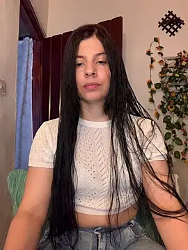 Snapshot of Estefani_32 chatting on July 11, 2026, 5:37 pm Estefani 32 online show from July 11, 2026, 5:37 pm
