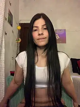 Snapshot of Estefani_32 chatting on July 14, 2026, 3:51 pm Estefani 32 online show from July 14, 2026, 3:51 pm