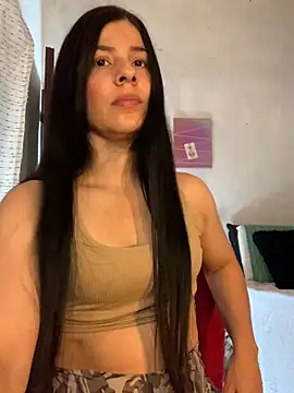 Snapshot of Estefani_32 chatting on July 15, 2026, 2:11 pm Estefani 32 online show from July 15, 2026, 2:11 pm