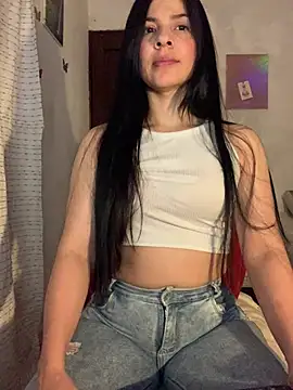 Snapshot of Estefani_32 chatting on July 16, 2026, 2:56 pm Estefani 32 online show from July 16, 2026, 2:56 pm