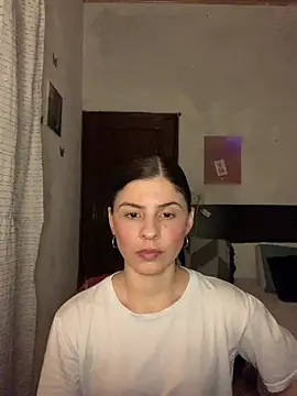 Snapshot of Estefani_32 chatting on July 17, 2026, 3:02 am Estefani 32 online show from July 17, 2026, 3:02 am