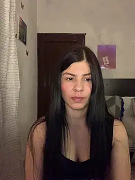 Snapshot of Estefani_32 chatting on July 17, 2026, 4:45 pm Estefani 32 online show from July 17, 2026, 4:45 pm
