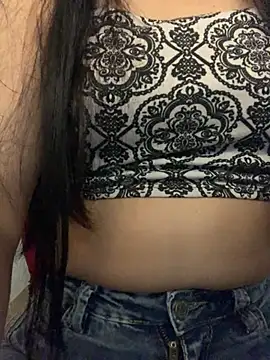 Snapshot of Estefani_32 chatting on July 19, 2026, 7:17 pm Estefani 32 online show from July 19, 2026, 7:17 pm