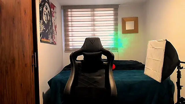 Liam V online show from January 18, 2025, 2:44 pm