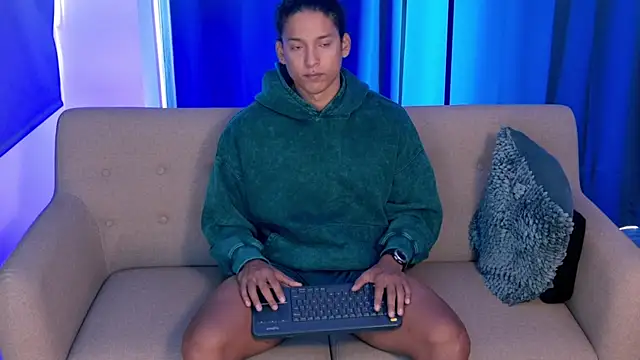 Liam V online show from October 4, 2025, 3:32 pm