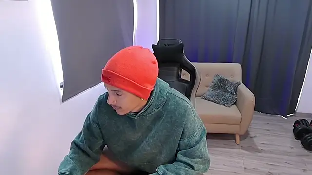 Snapshot of Liam_V chatting on April 24, 2026, 12:40 pm Liam V online show from April 24, 2026, 12:40 pm