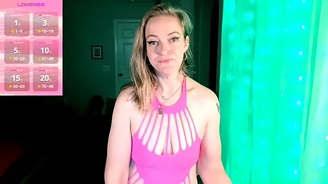 britteebee online show from October 18, 2025, 9:43 am