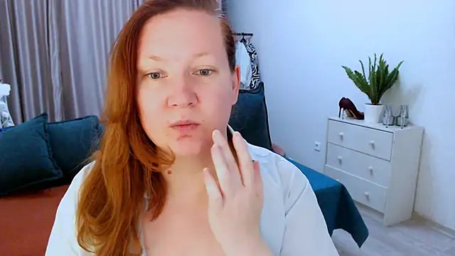 GoddessLara online show from October 2, 2025, 6:04 pm