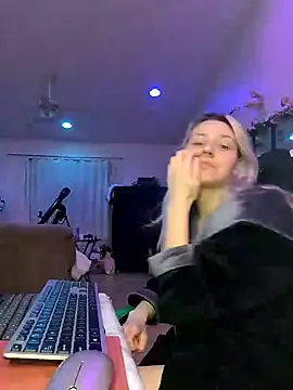 ScarletCallings420 online show from January 24, 2025, 3:55 pm