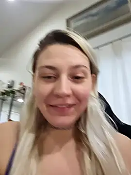 ScarletCallings420 online show from February 19, 2025, 6:32 pm