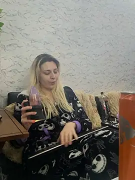 Snapshot of ScarletCallings420 chatting on January 17, 2026, 2:05 am ScarletCallings420 online show from January 17, 2026, 2:05 am