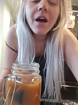 ScarletCallings420 online show from June 25, 2026, 5:12 am