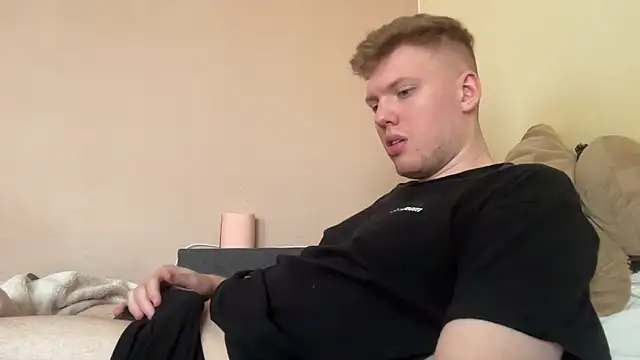 sexybooii6968 online show from April 28, 2026, 11:48 am