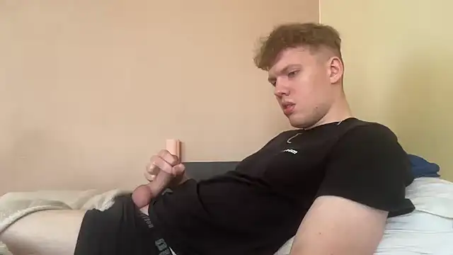 sexybooii6968 online show from June 5, 2026, 1:06 pm