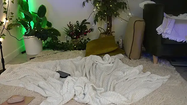 Snapshot of ScarletBlaze chatting on December 19, 2024, 9:17 pm ScarletBlaze online show from December 19, 2024, 9:17 pm